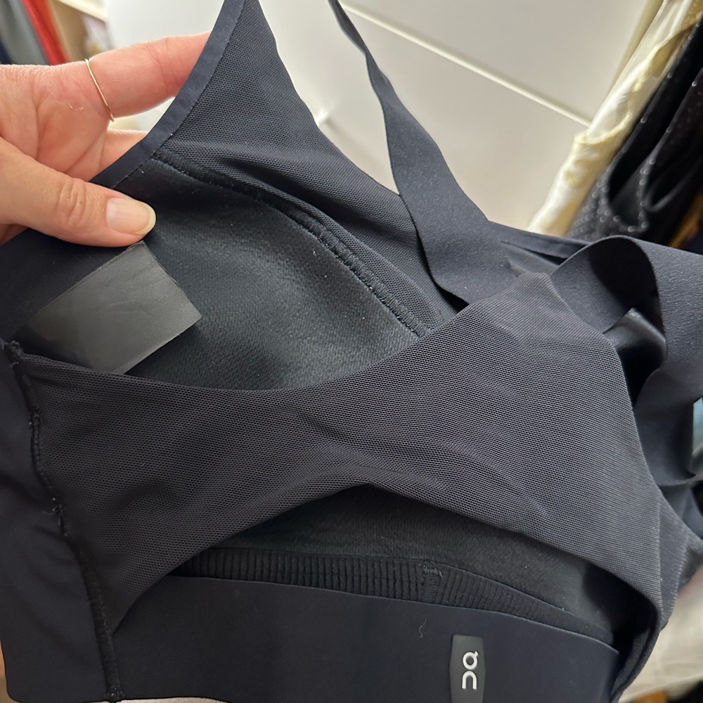 ON Running Performance Bra - Picture 7 of 9